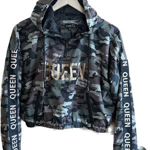 Rue 21 Medium Queen camouflage pull over with zippered pocket, decorated sleeves